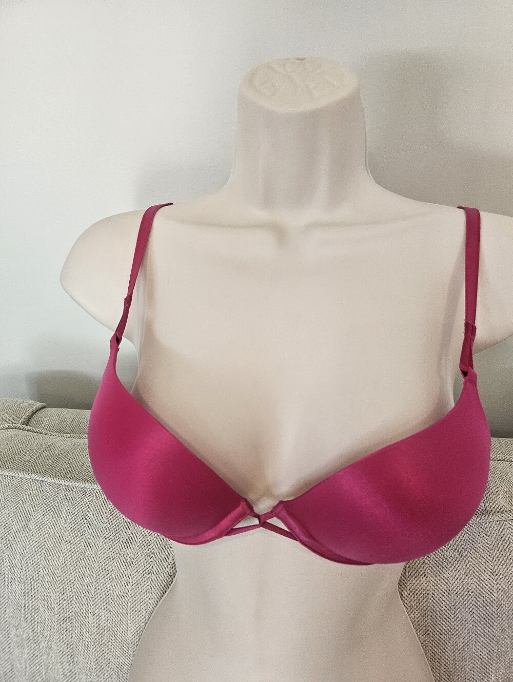 Victoria's Secret Bra Miraculous Plunge 32B - Picture 2 of 12